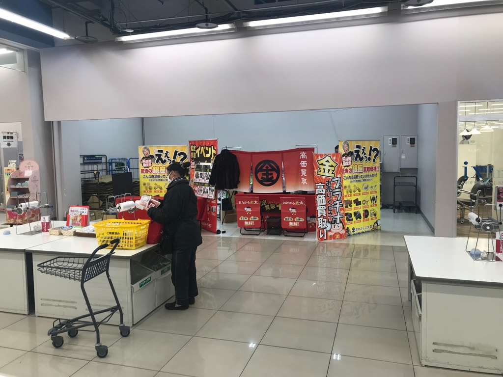 【西友新座店】1階レジ後方　プロモーション用途や物販、食物販のポップアップストアに最適なスーパー店内催事イベントスペース