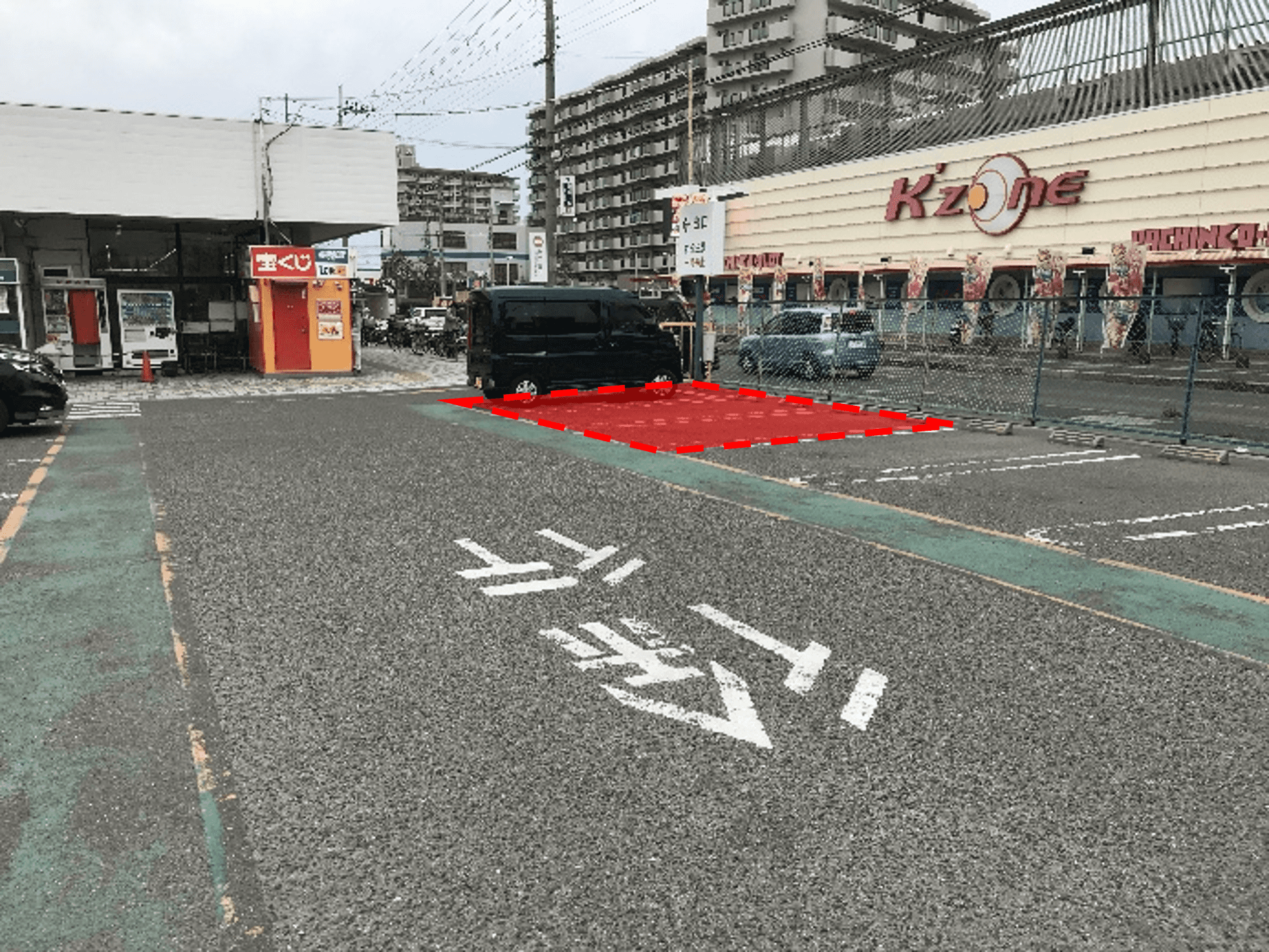 屋外駐車場 プロモーション用途やキッチンカー、物販、食物販のポップアップストアに最適なスーパー屋外軒先の催事イベントスペース