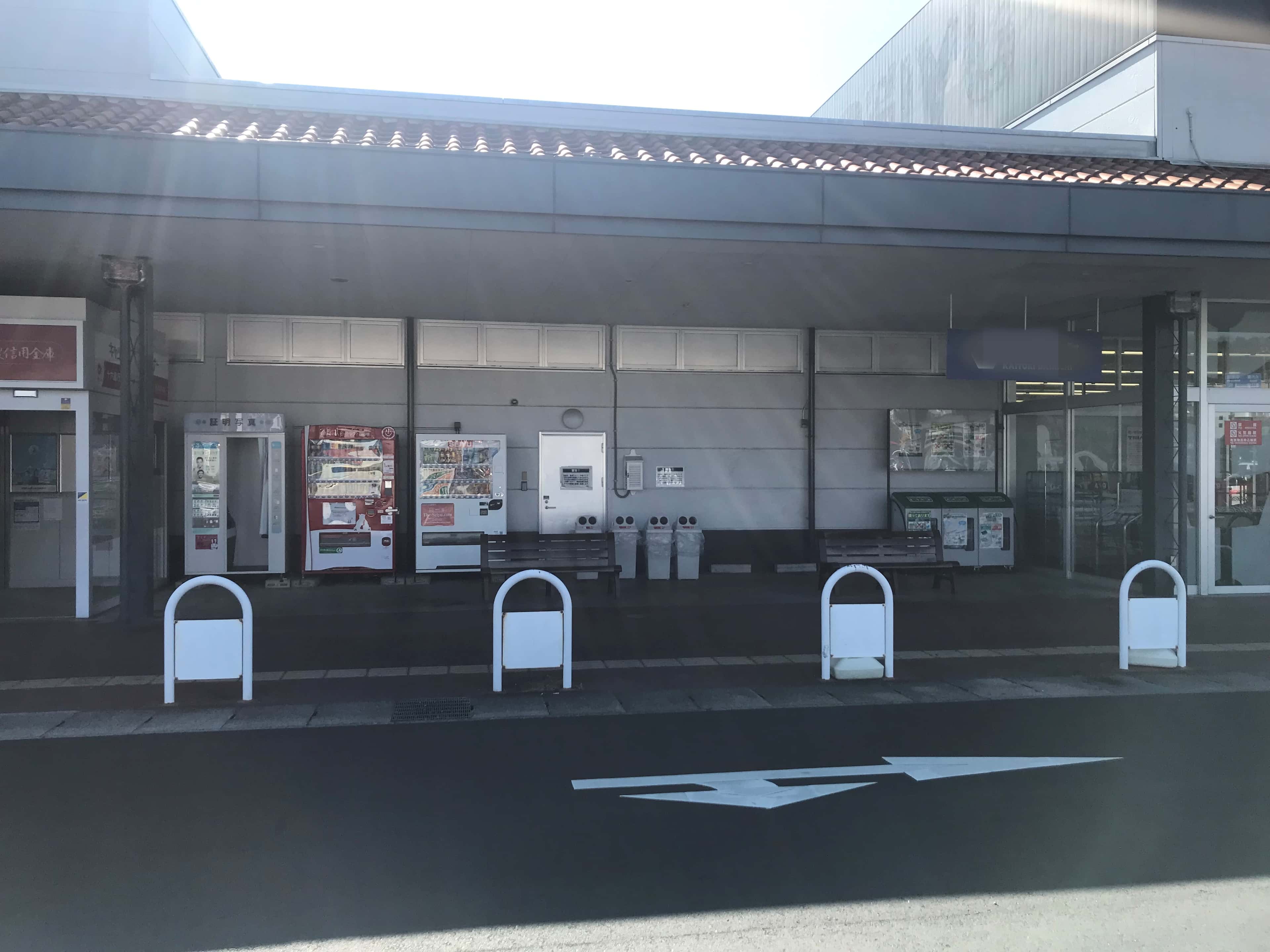 屋外軒先 プロモーション用途やキッチンカー、物販、食物販のポップアップストアに最適なスーパー屋外軒先の催事イベントスペース