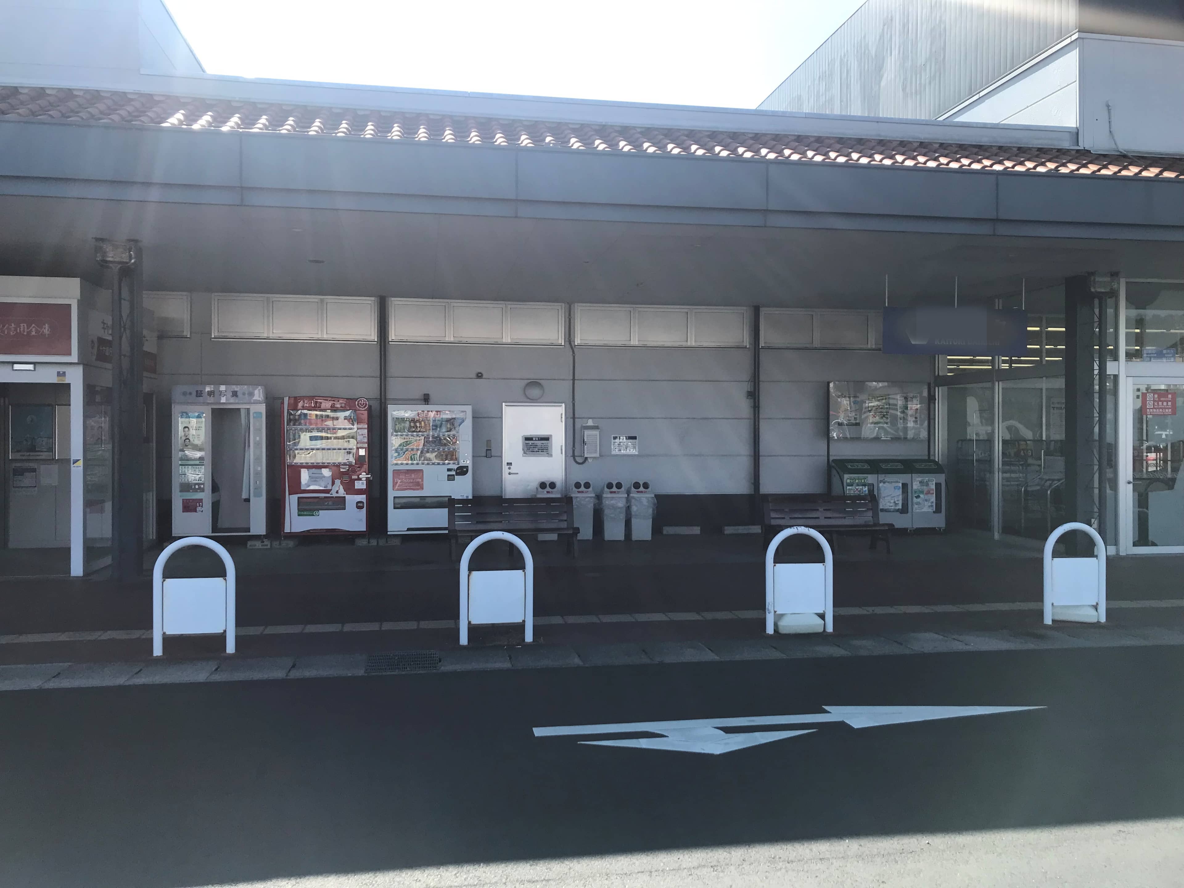 屋外軒先 プロモーション用途やキッチンカー、物販、食物販のポップアップストアに最適なスーパー屋外軒先の催事イベントスペース