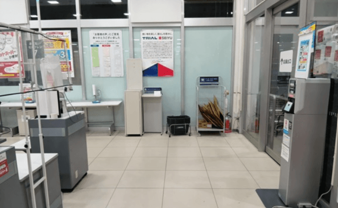 店内入口付近サッカー台横 ポップアップストア(物販、食物販)やプロモーション用途に最適なスーパー店内催事イベントスペース