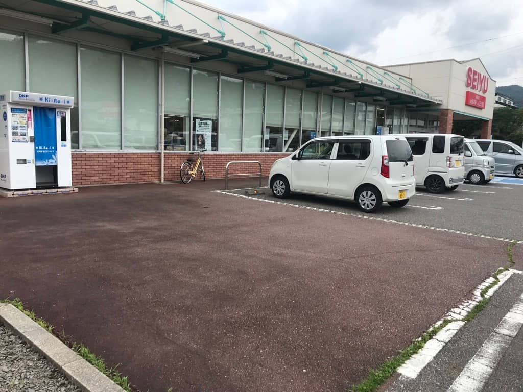 店頭(西友建物横) プロモーション用途やキッチンカー、物販、食物販のポップアップストアに最適なスーパー屋外軒先の催事イベントスペース