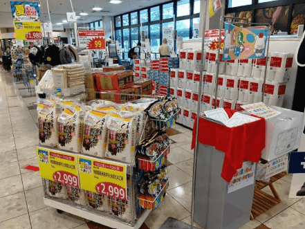 店内入口付近 ポップアップストア(物販、食物販)やプロモーション用途に最適なスーパー店内催事イベントスペース