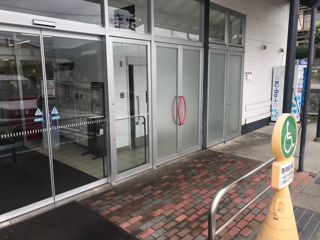屋外入口横 ポップアップストア(物販、食物販)やプロモーション用途に最適なスーパー店内催事イベントスペース