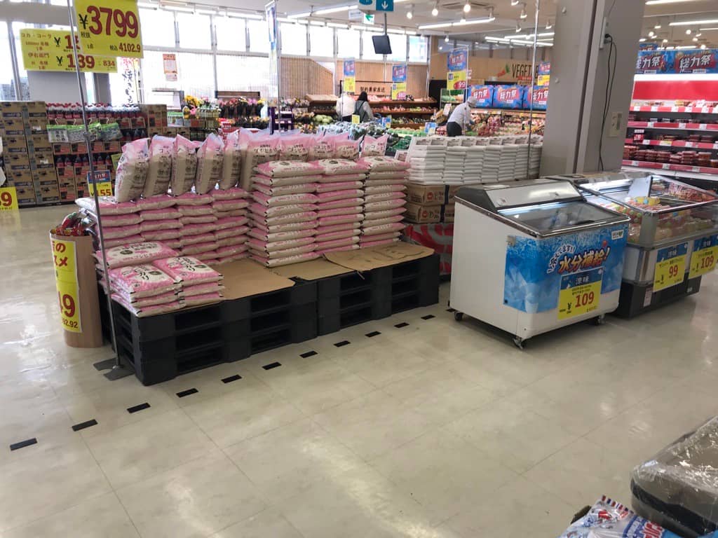 入口前売場 ポップアップストア(物販、食物販)やプロモーション用途に最適なスーパー店内催事イベントスペース