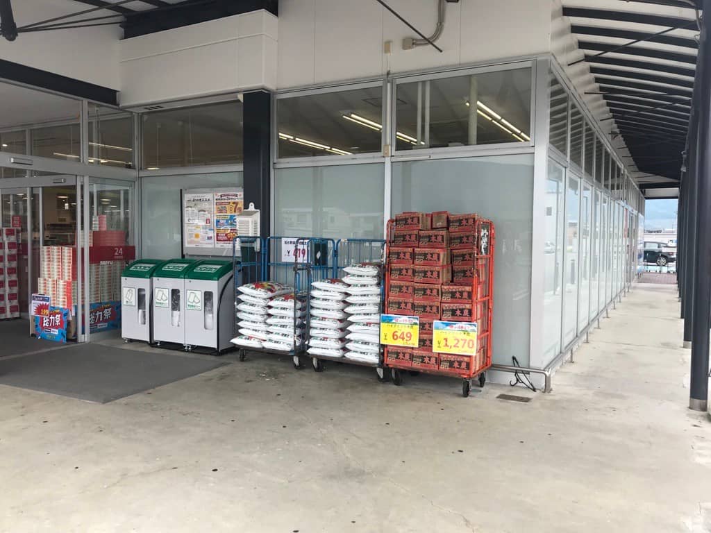 入口横軒先 ポップアップストア(物販、食物販)やプロモーション用途に最適なスーパー店内催事イベントスペース
