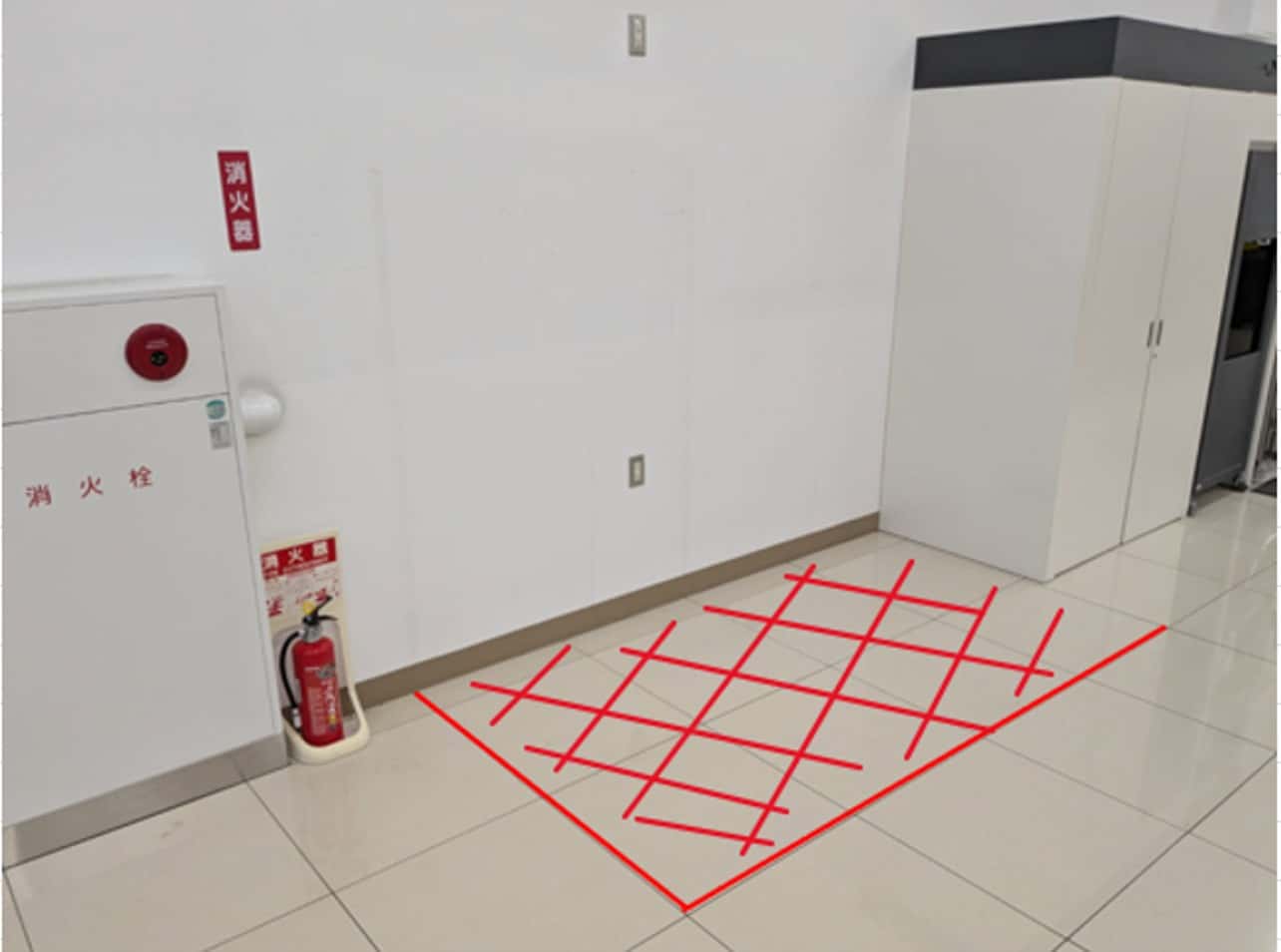 1階レジ前入口付近 ポップアップストア(物販、食物販)やプロモーション用途に最適なスーパー店内催事イベントスペース (横180cm×奥行120cm)