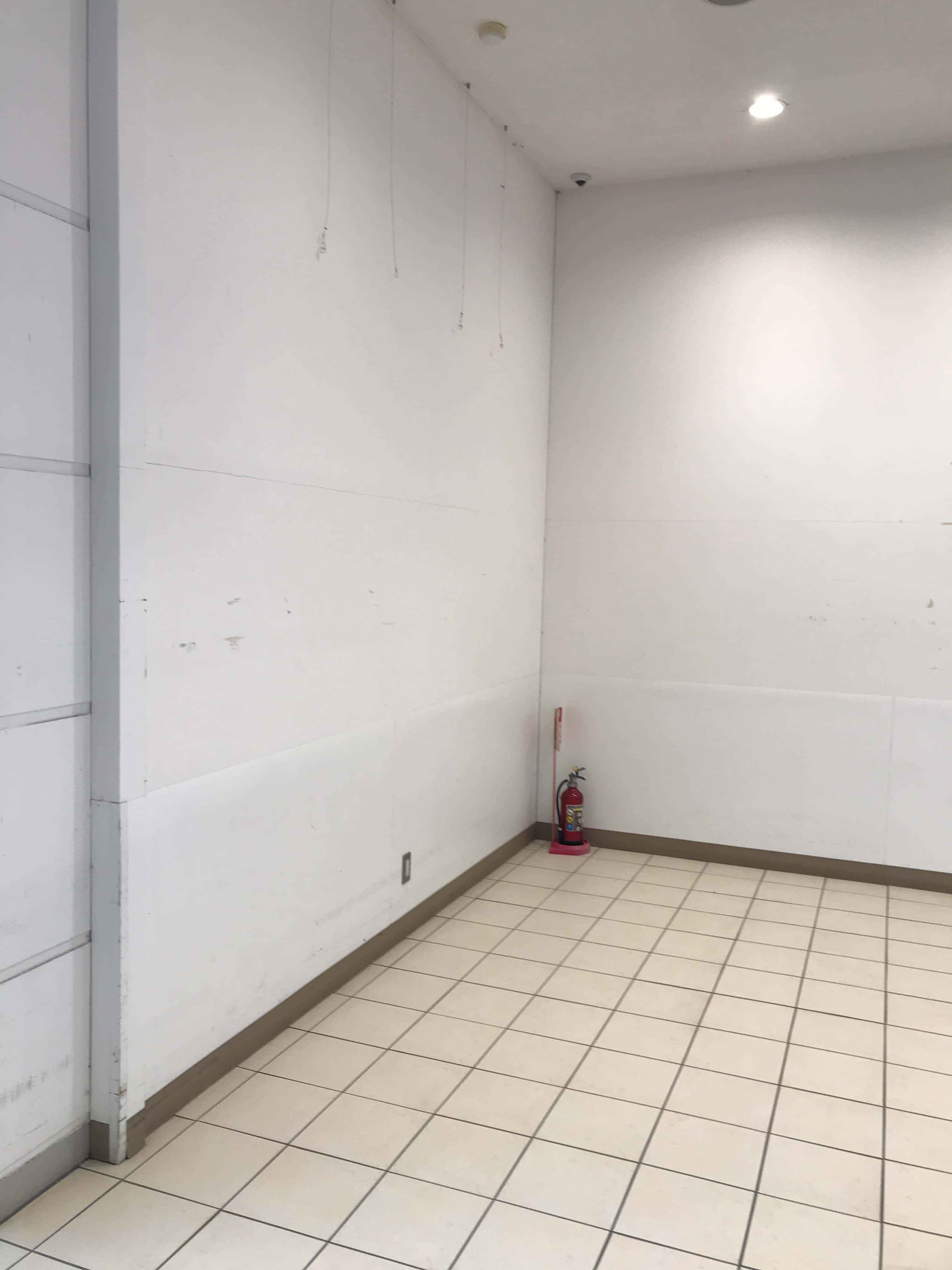 1F 風除室 プロモーション用途や物販、食物販のポップアップストアに最適なスーパー店内催事イベントスペース