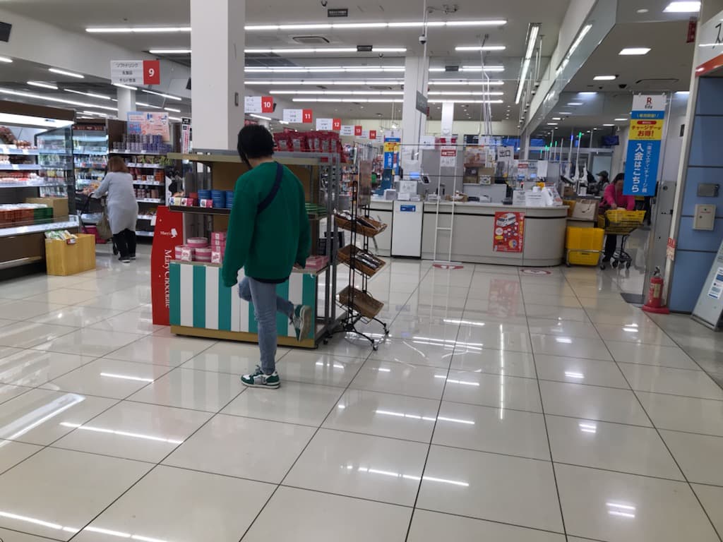 1階サービスカウンター横 プロモーション用途や物販、食物販のポップアップストアに最適なスーパー店内催事イベントスペース1