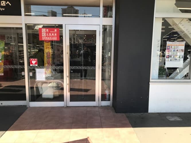 入口横軒先 プロモーション用途や物販、食物販のポップアップストアに最適なスーパー店内催事イベントスペース1