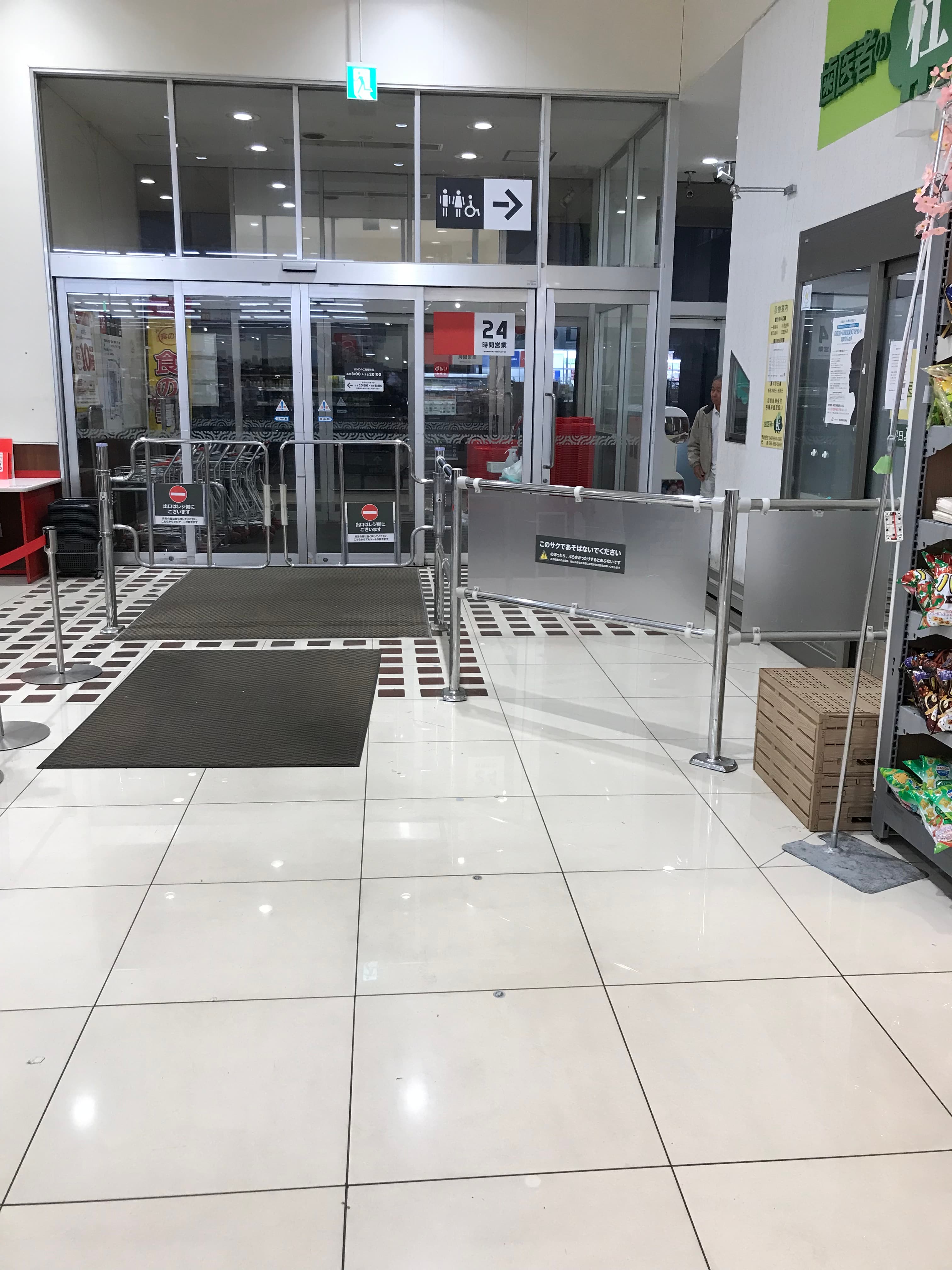 1階入口前 プロモーション用途や物販、食物販のポップアップストアに最適なスーパー店内催事イベントスペース2