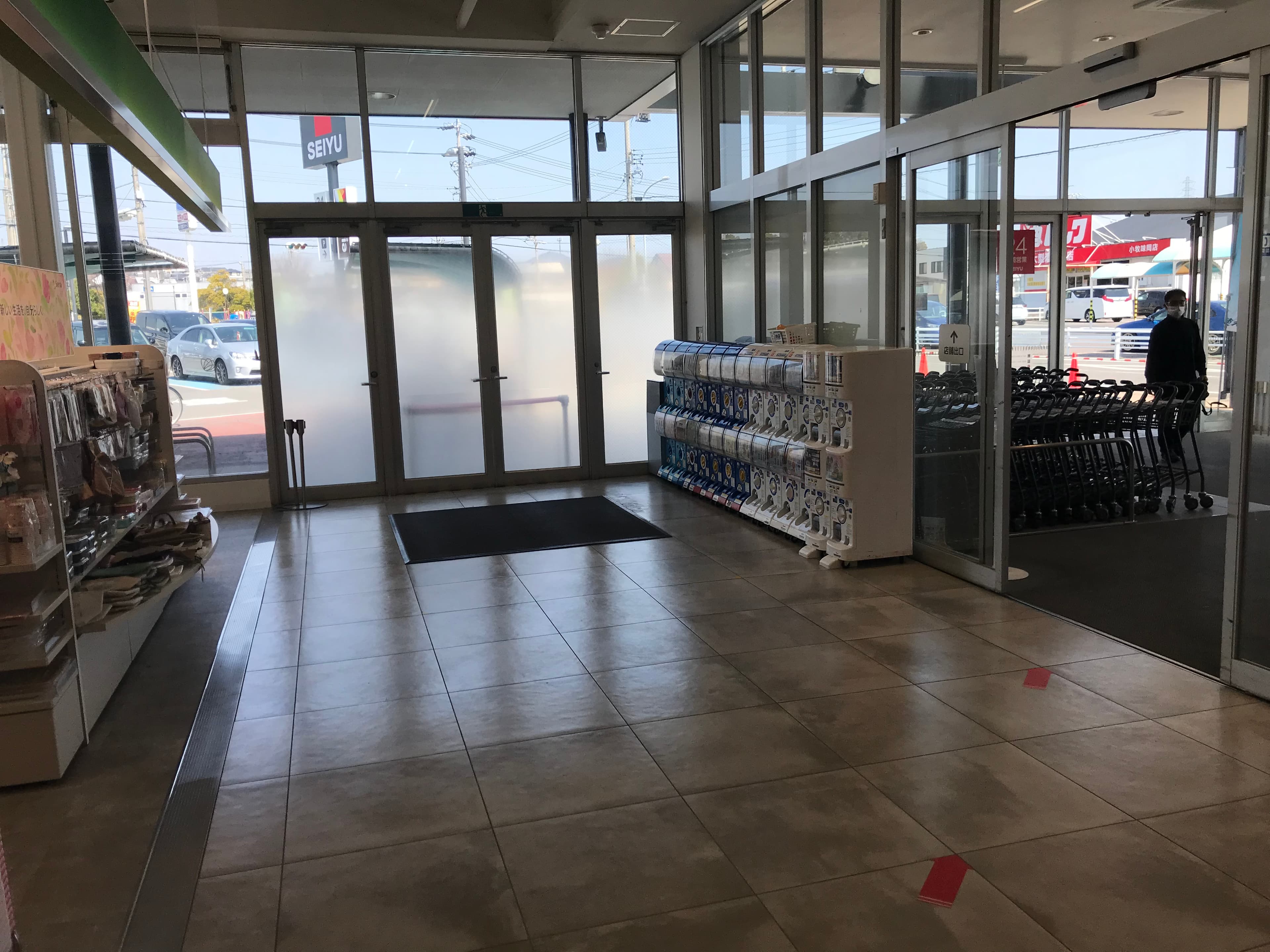 1階入口横 プロモーション用途や物販、食物販のポップアップストアに最適なスーパー店内催事イベントスペース1