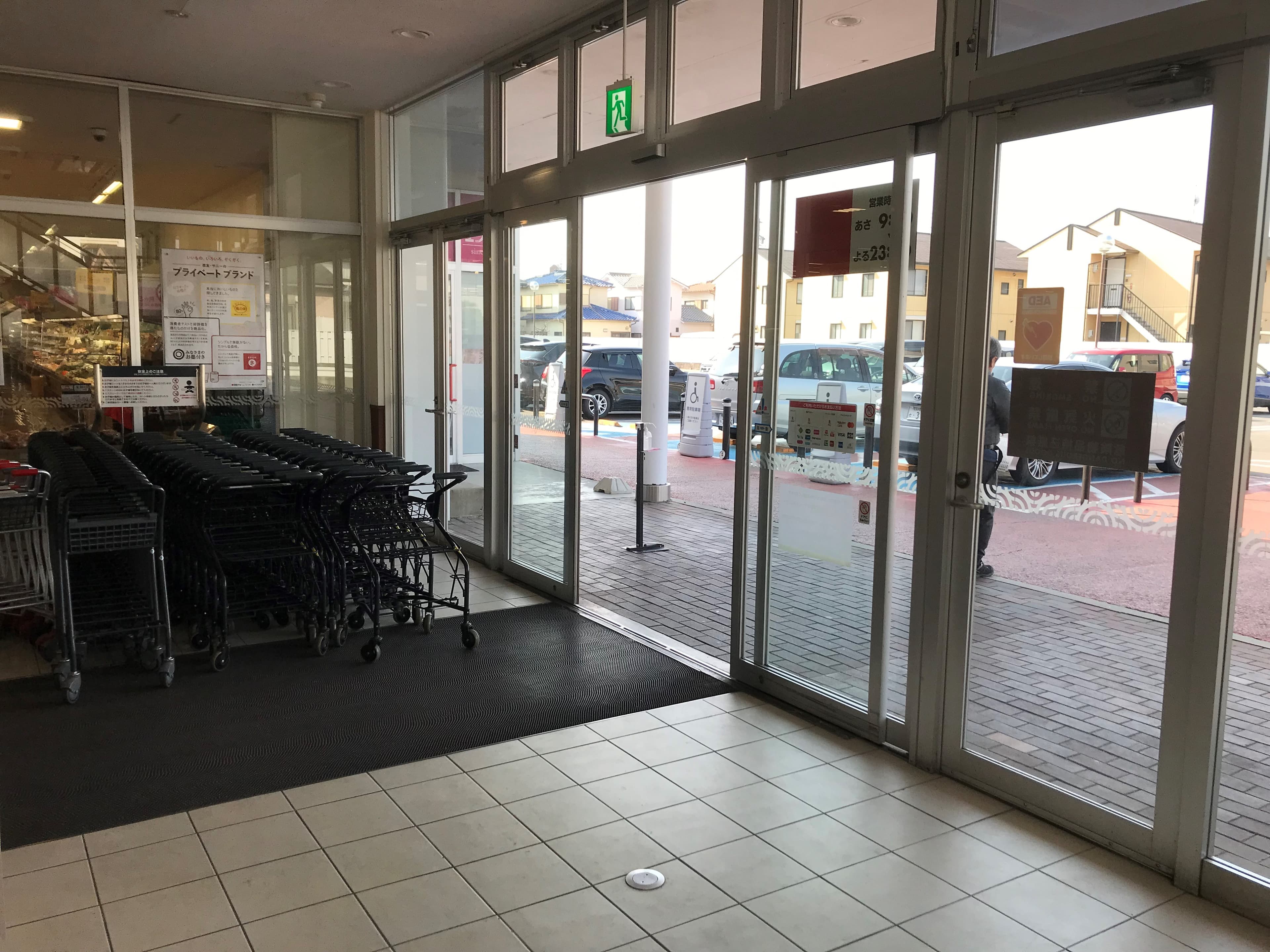 1階風除室付近 各種プロモーション用途や物販、食物販のポップアップストアに最適なスーパー店内催事イベントスペース1