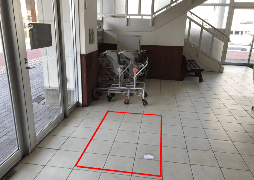 1階風除室付近 各種プロモーション用途や物販、食物販のポップアップストアに最適なスーパー店内催事イベントスペース