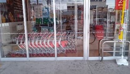 1階店舗入口横 軒下 プロモーション用途や物販、食物販のポップアップストアに最適なスーパー店内催事イベントスペース2