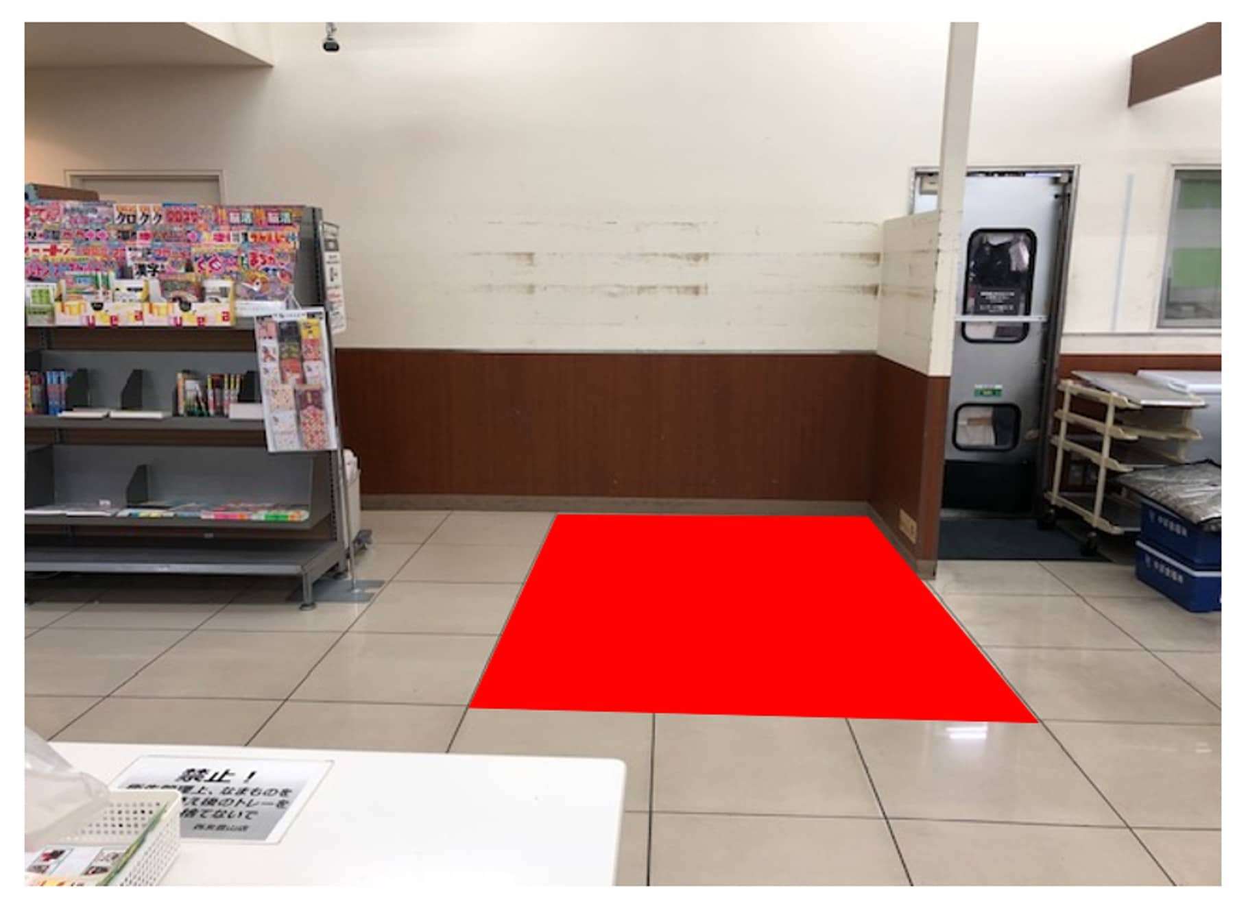 1階入口付近レジ前 プロモーションや物販、食物販のポップアップストアに最適なスーパー店内催事イベントスペース (横 90cm×奥行120cm)