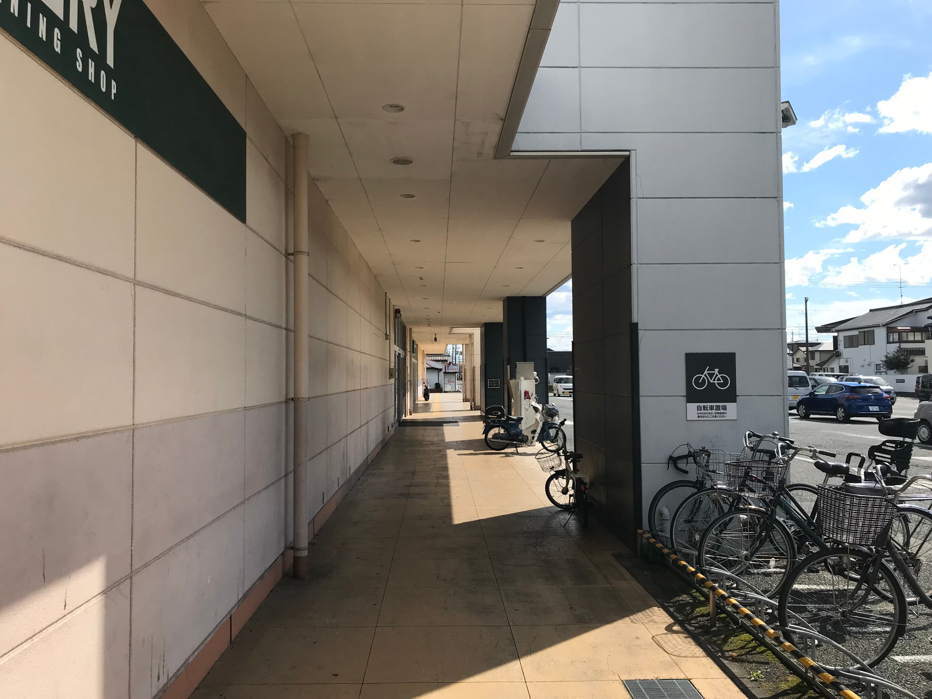 店舗外 軒下 キッチンカーやたこやき・たいやき・団子・焼き鳥・クレープ など販売におすすめな屋外催事イベントスペース1