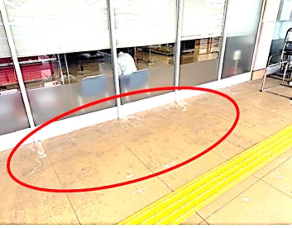 1F店頭入口横 外区画(軒下屋根あり) 物販、食物販のポップアップストアや、プロモーション用途に最適なスーパー店外催事イベントスペース1