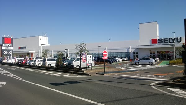 店頭入口前 (駐車場・駐輪場) 焼きたてパン・キッチンカー・コーヒーテイクアウトや、クレープ・焼きそば・お好み焼き・たこやき・たいやき・焼き鳥 など販売におすすめな屋外催事イベントスペース