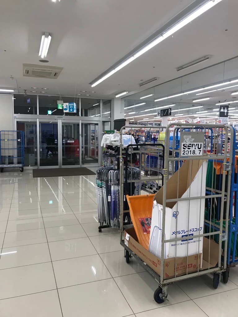 サービスカウンター付近共用部 プロモーション用途や物販、食物販のポップアップストアに最適なスーパー店内催事イベントスペース2