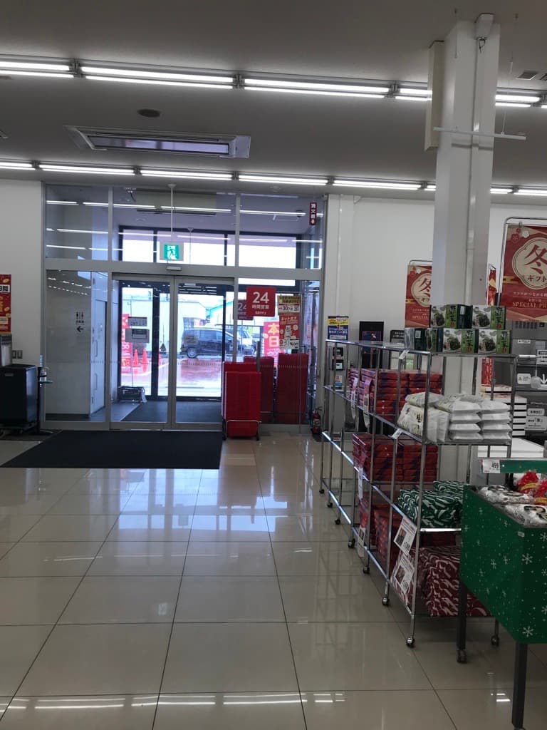 店内入口付近 プロモーション用途や物販、食物販のポップアップストアに最適なスーパー店内催事イベントスペース2