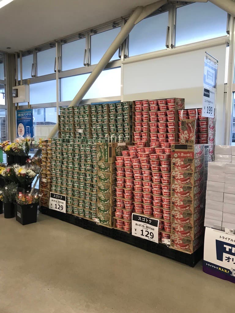 店内入口付近 プロモーション用途や物販、食物販のポップアップストアに最適なスーパー店内催事イベントスペース1
