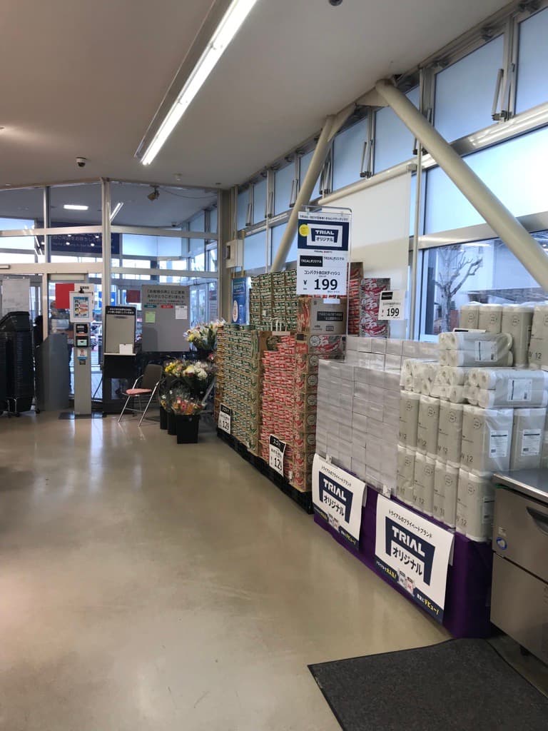 店内入口付近 プロモーション用途や物販、食物販のポップアップストアに最適なスーパー店内催事イベントスペース2