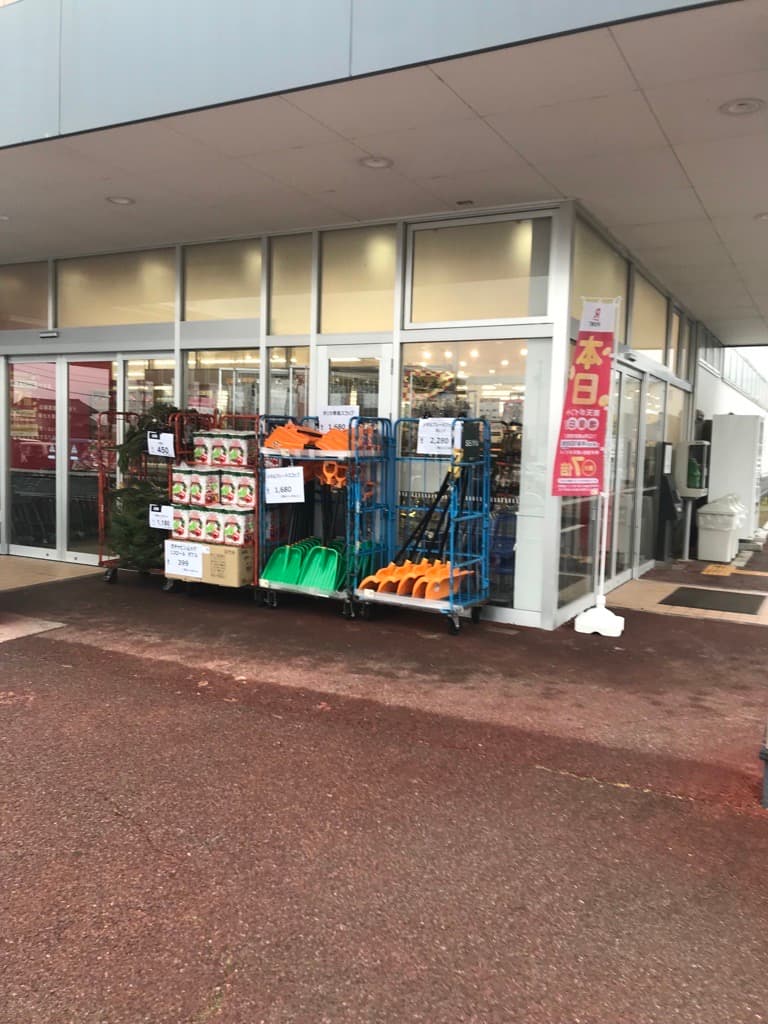 店頭(軒下) プロモーション用途や物販、食物販のポップアップストアに最適なスーパー屋外軒先の催事イベントスペース1