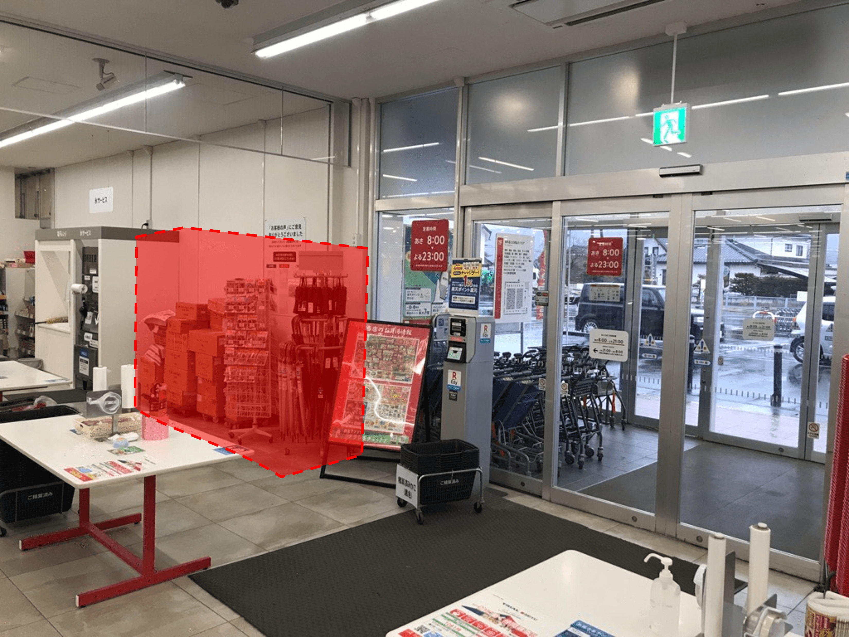 店内入口横(レジ前) プロモーション用途や物販、食物販のポップアップストアに最適なスーパー店内催事イベントスペース