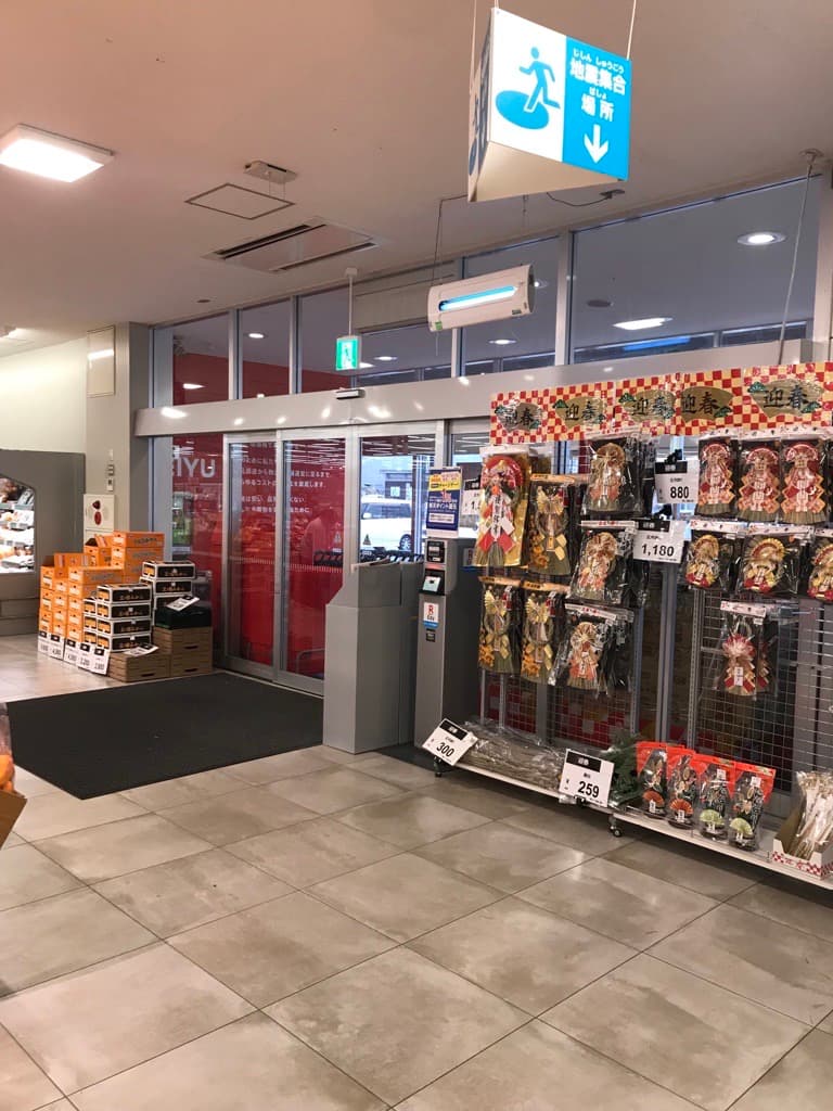 店内入口横(青果売場前) プロモーション用途や物販、食物販のポップアップストアに最適なスーパー店内催事イベントスペース1