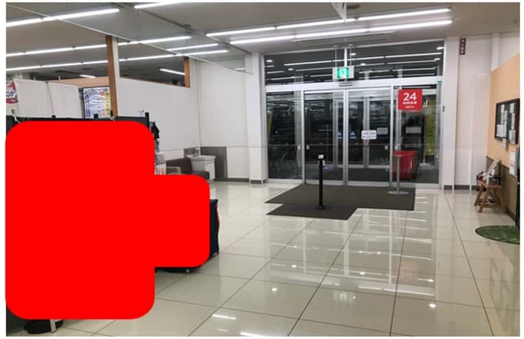 店内入口付近(レジ前 クリーニング/理美容側入口付近) プロモーション用途や物販、食物販のポップアップストアに最適なスーパー店内催事イベントスペース