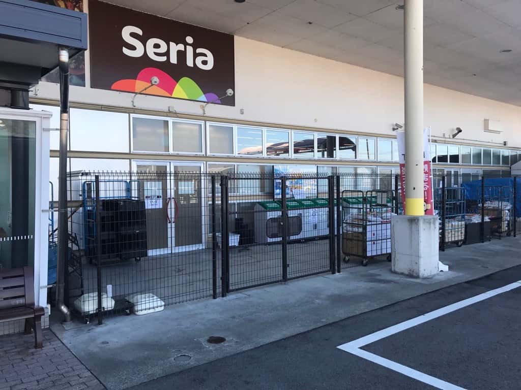 店頭 キッチンカーなどに最適なスーパー屋外軒先の催事イベントスペース