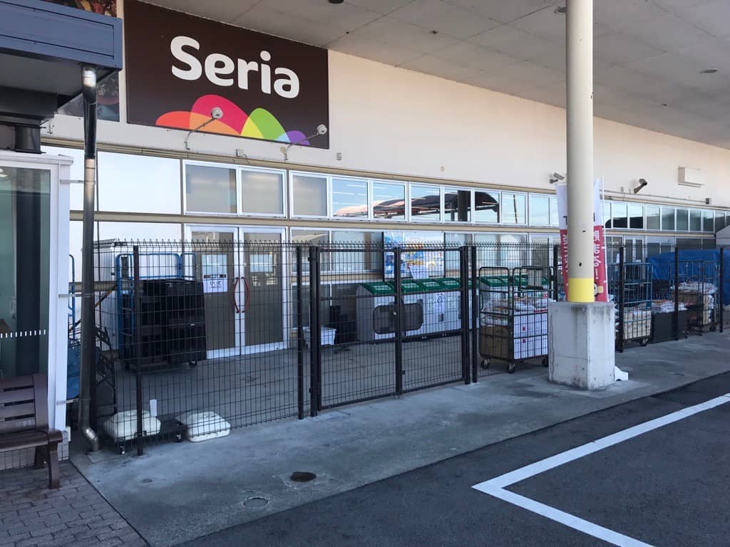 店頭 キッチンカーなどに最適なスーパー屋外軒先の催事イベントスペース