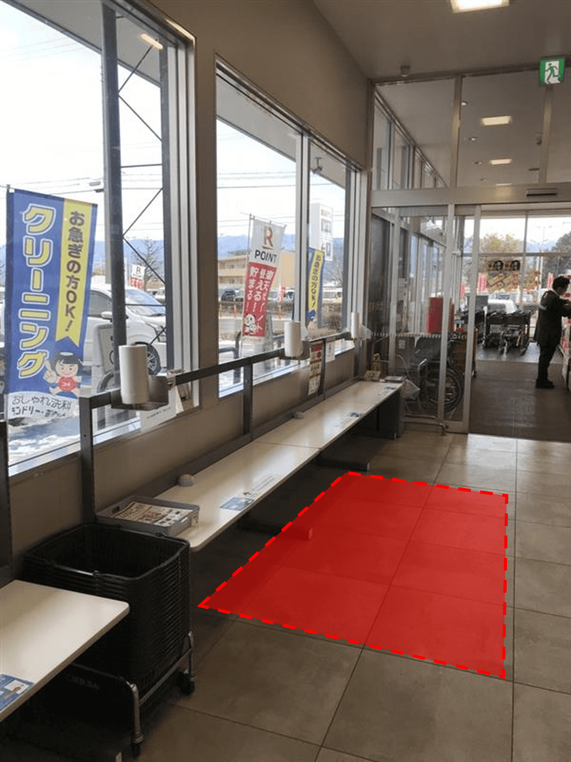 サッカー台前 プロモーション用途や物販、食物販のポップアップストアに最適なスーパー店内催事イベントスペース