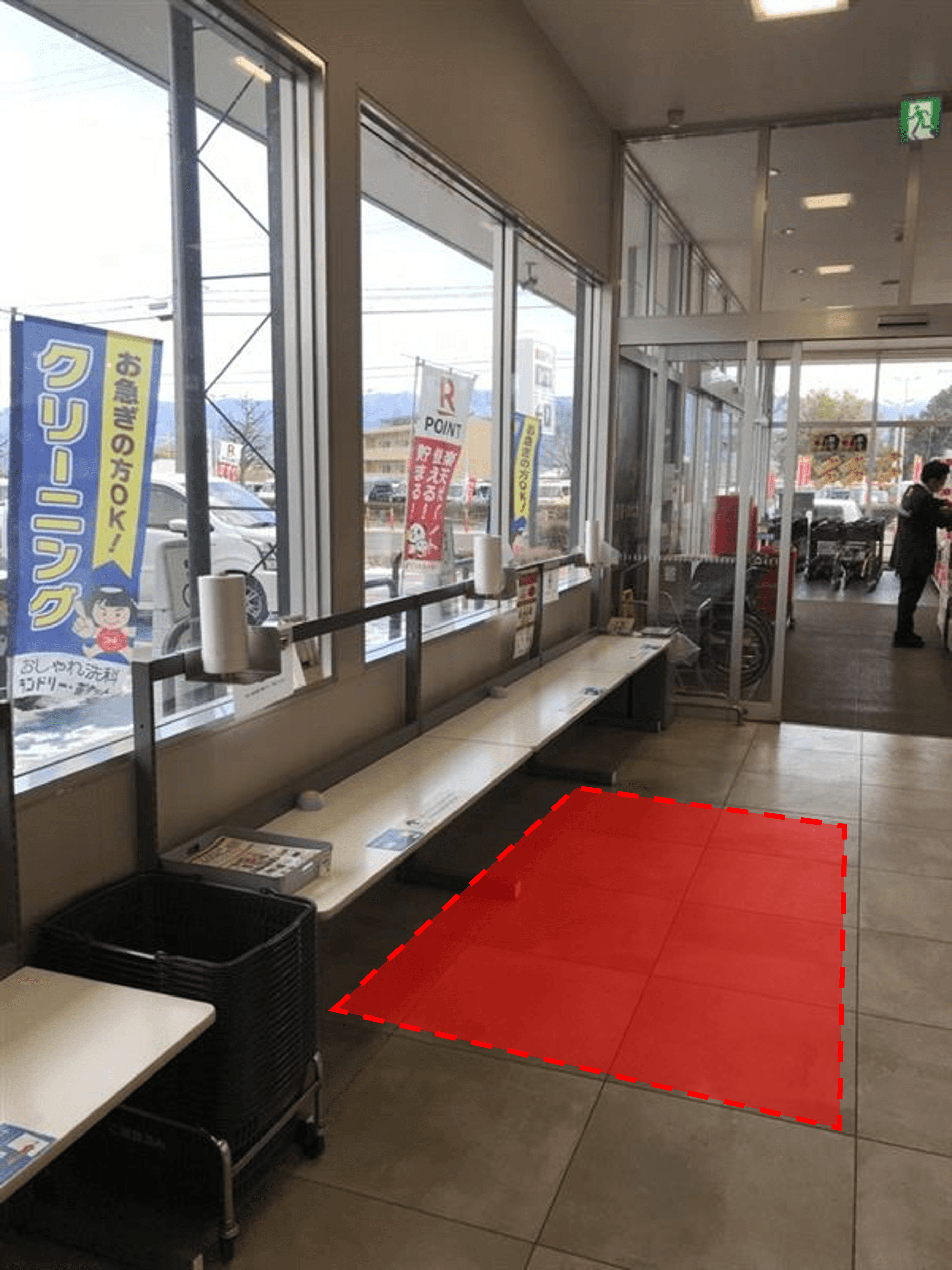 サッカー台前 プロモーション用途や物販、食物販のポップアップストアに最適なスーパー店内催事イベントスペース
