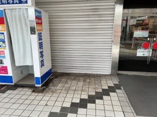 1F屋外入口横 プロモーション用途や物販、食物販のポップアップストアに最適なスーパーの屋外催事イベントスペース2