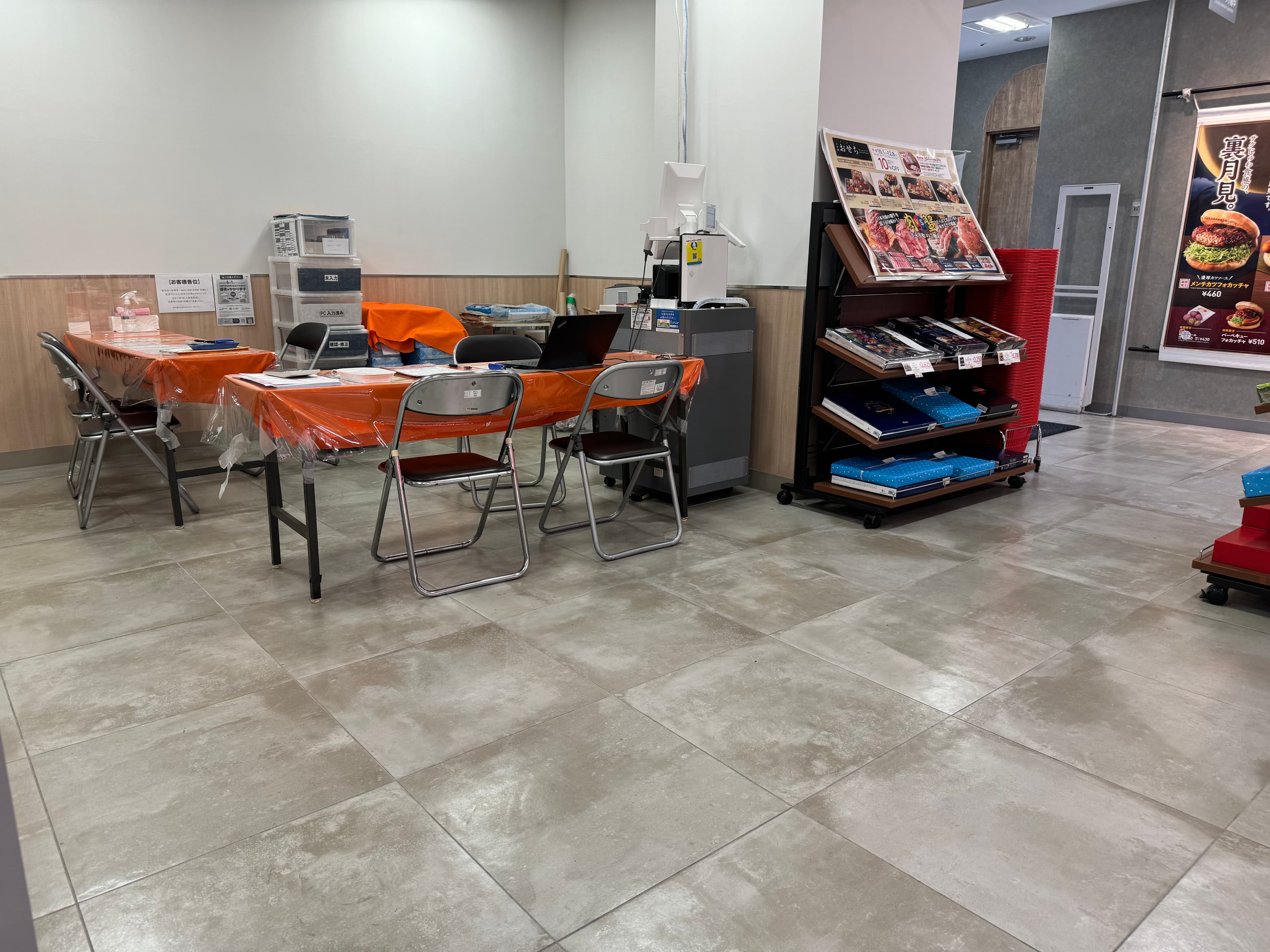 1Fエレベーター・入口横ギフト売場 プロモーション用途や物販、食物販のポップアップストアに最適なスーパー店内催事イベントスペース2