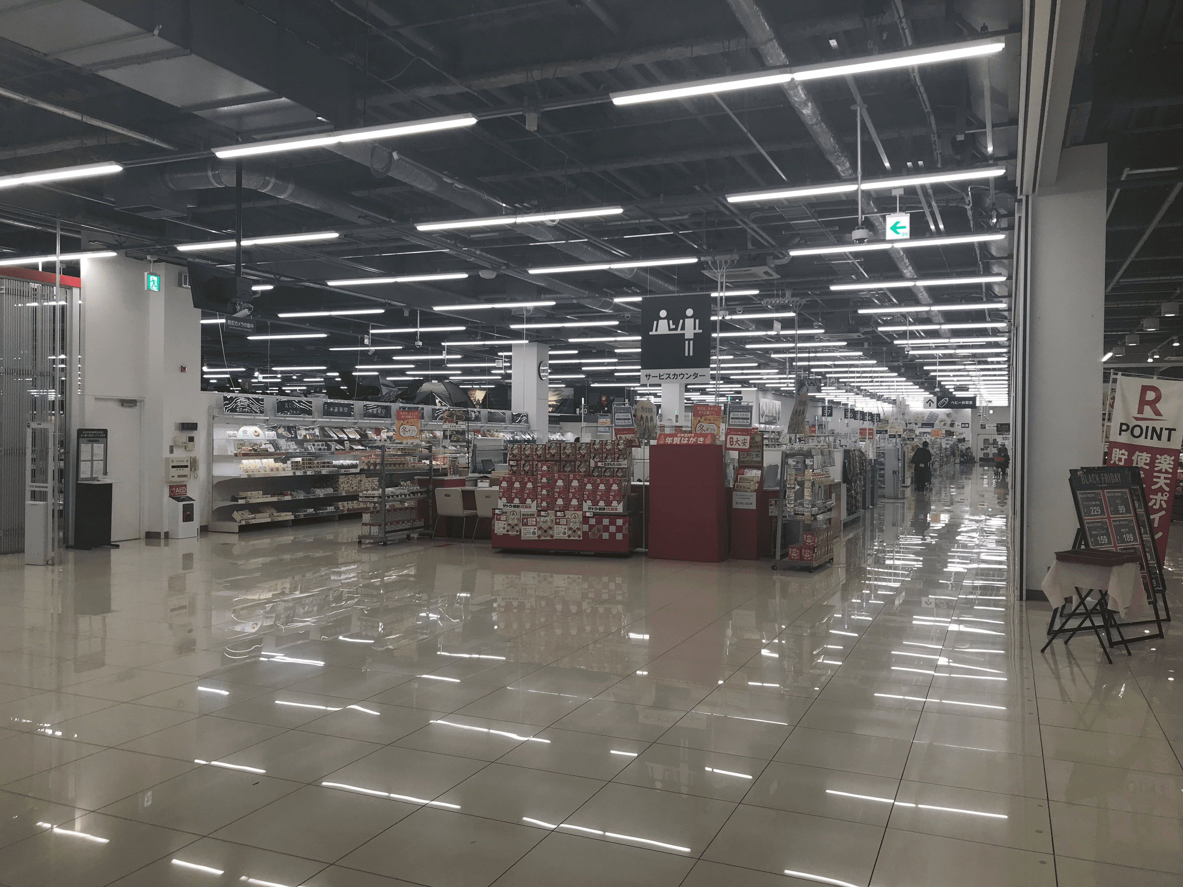 1Fサービスカウンター前 プロモーション用途や物販、食物販のポップアップストアに最適なスーパー店内催事イベントスペース2